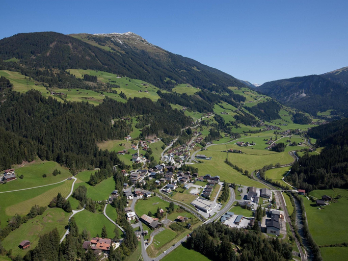 Others 3, Chalet in Pinzgau near Ski Slopes, Zell am See