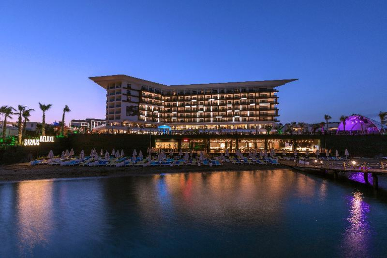 Exterior & Views