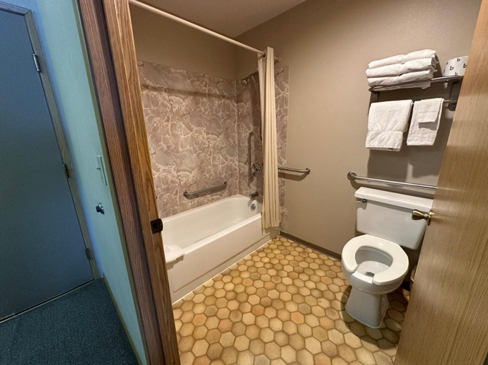Bathroom 4, Timber Lodge Inn, Kittitas