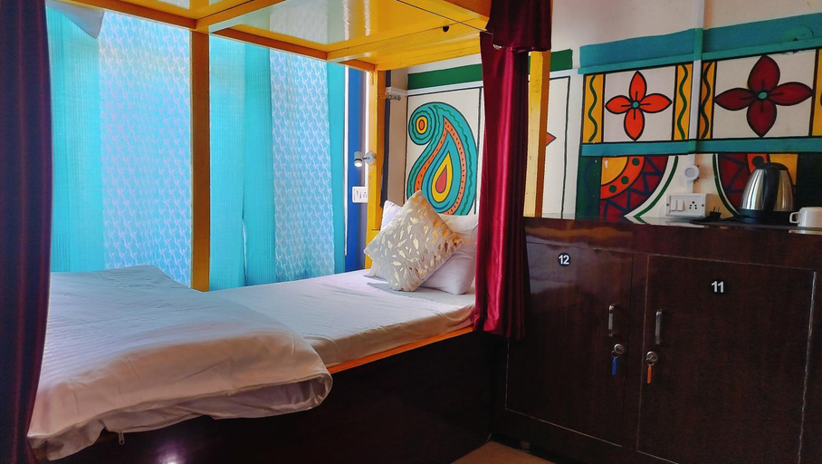 Bedroom 1, Hotel Shammi, Kangra