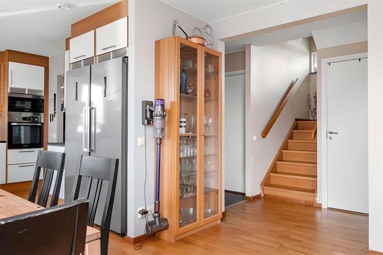 Others 5, 5-Bed-Rooms House with Jacuzzi, Free Parking, and 2 Toilets-Bath in Malm, Malmö