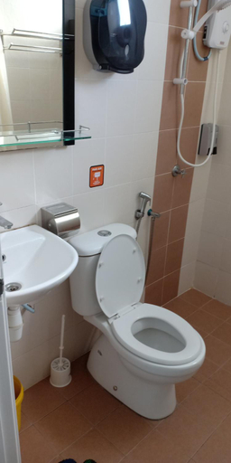Bathroom 4, YUE KE HOMESTAY SEKINCHAN, Sabak Bernam