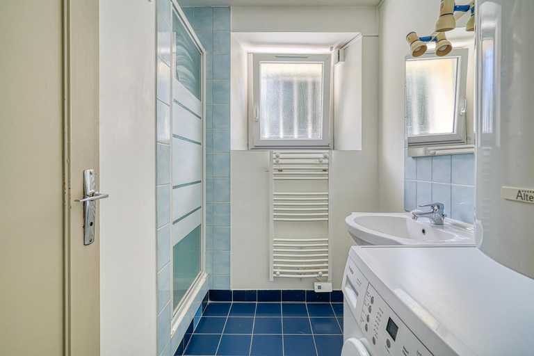Bathroom 4, La Ferme Mercier, Essonne