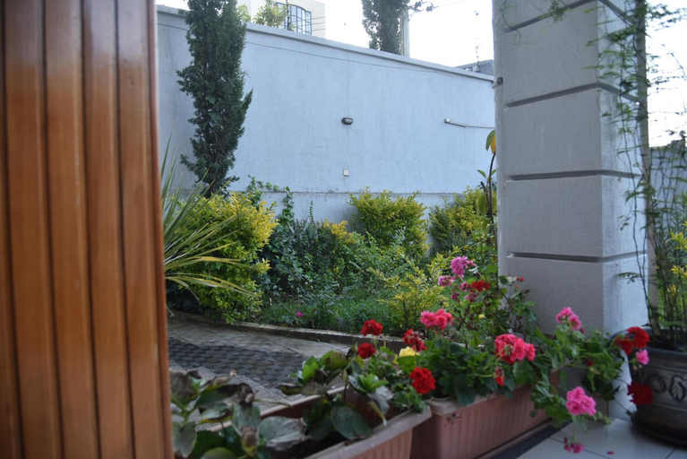 Garden 4, 5 Bedroom Exquisite Villa in Top-view Area, Addis Abeba