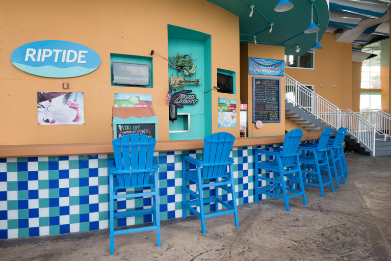 Food & Drinks 4, Splash Resort 1102w, Bay
