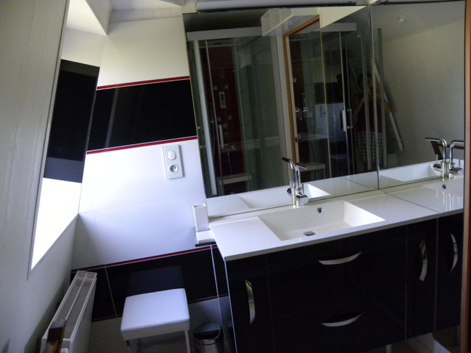 Bathroom 4, Le Noyer, Lot-et-Garonne