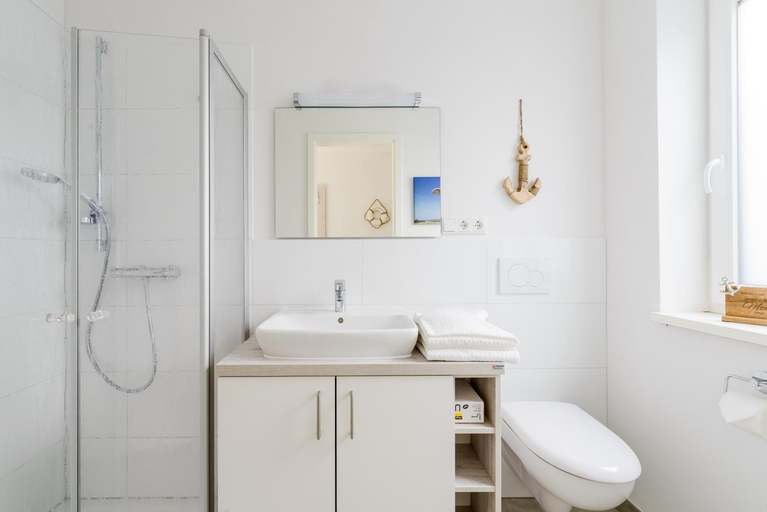 Bathroom 2, Nordsee-Ferienwohnungen Hinrichsen, Nordfriesland