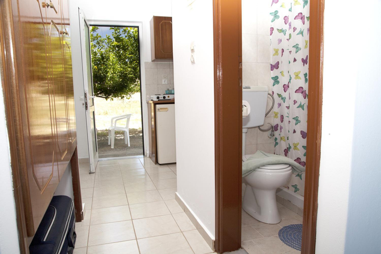 Bathroom 2, Bill & Mike, South Aegean