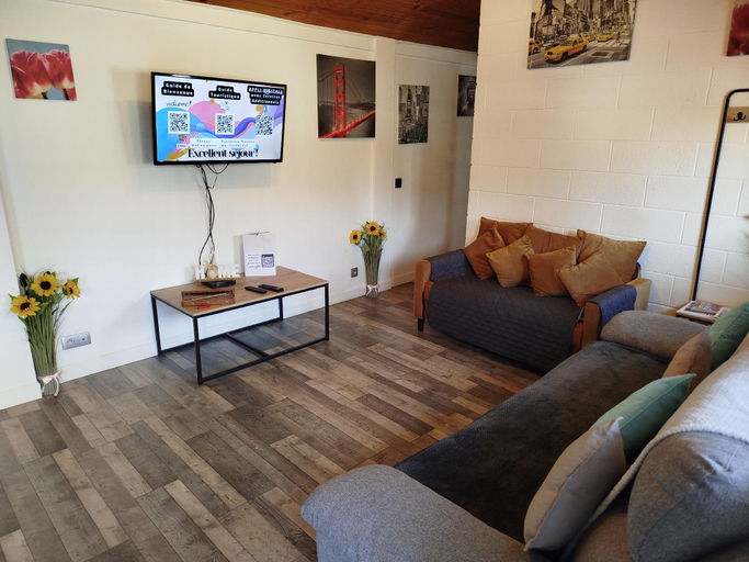 5, Escapade Royale à PAU - VILLA Privée 6 Pers. + Bébé, Spa, Braséro & Piscine, Pyrénées-Atlantiques