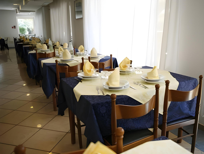 Food & Drinks 4, Hotel Rivadoro-Spiaggia ombrellone e lettini-Piscina-Parcheggio, Teramo