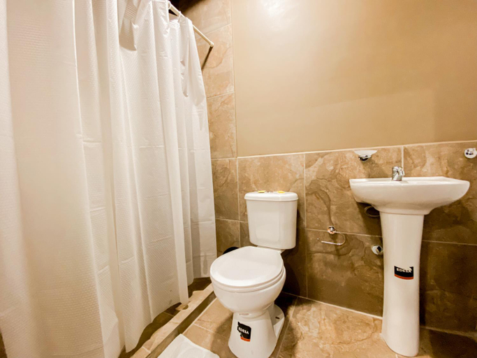 Bathroom 3, Chuza Longa Home, Guamote