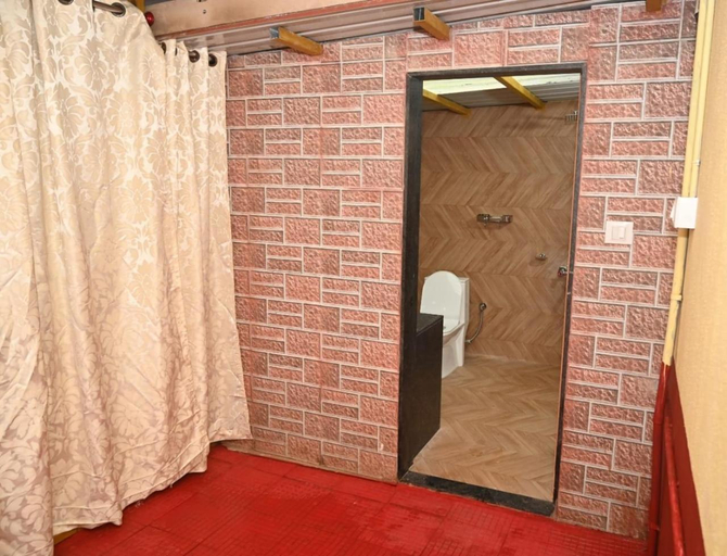 Bathroom 3, Gennys farmhouse, Sindhudurg