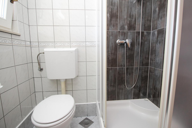 Bathroom, Villas Corinthia, Baška