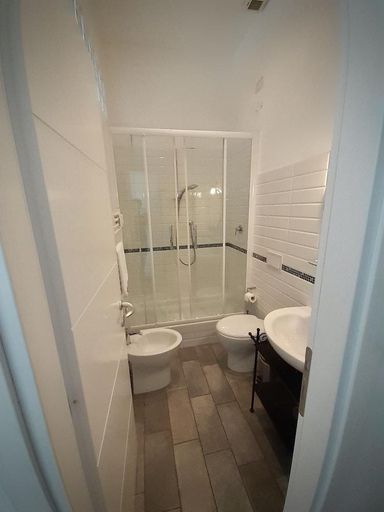 Bathroom 5, enjoy vatican, Rome