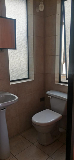 Bathroom 4, FANTASTISCh, Valparaíso