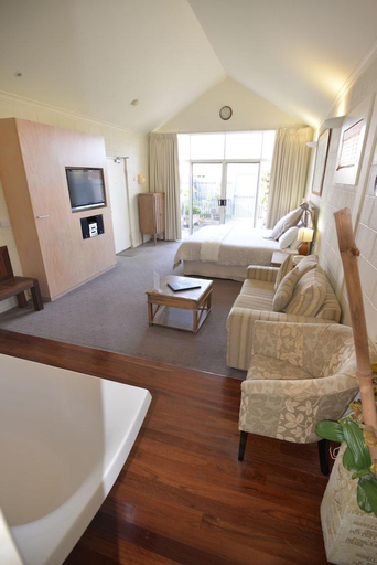 Bedroom 2, Captain's At The Bay Hotel, Colac-Otway - South