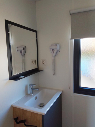 Bathroom, Camping les lodges du lagon, Gard