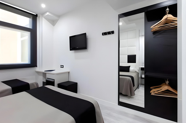 Bedroom 3, Hotel Avenida de Espana, Madrid