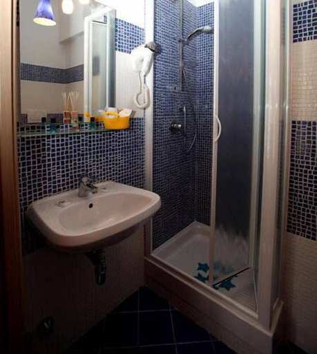 Bathroom 2, B&B Roma Gianicolense, Roma