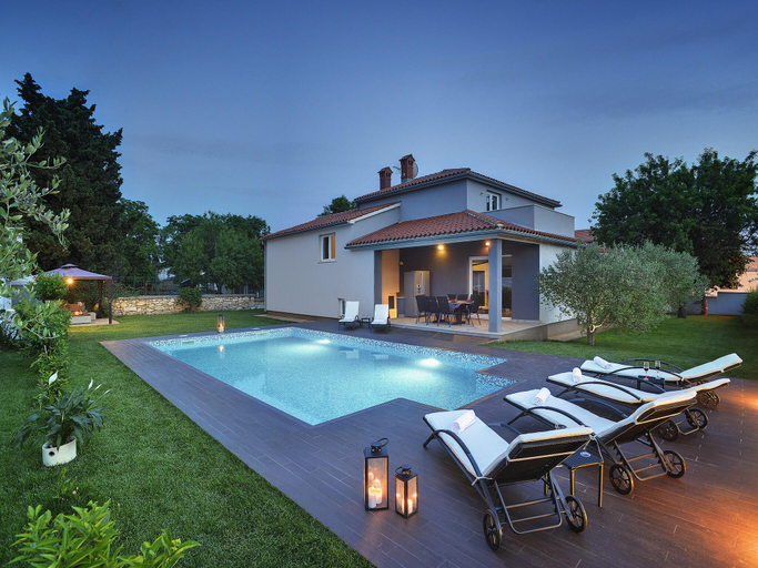 Sport & Beauty 2, Villa in Pula near Beach with Private Pool, Medulin