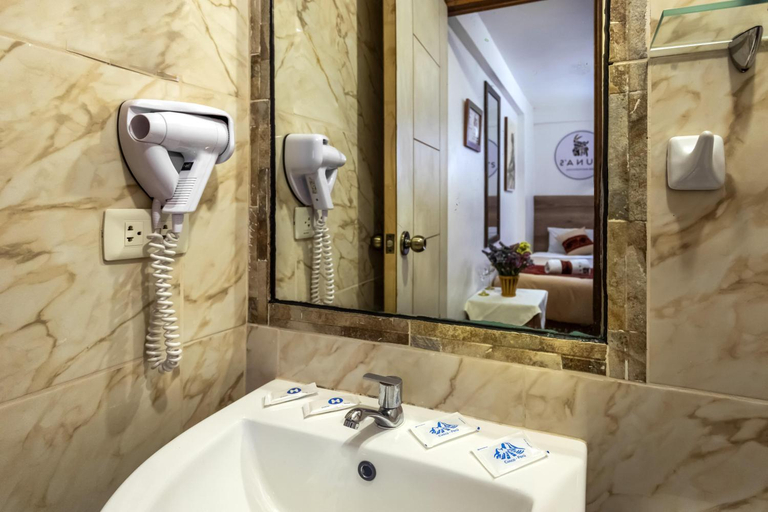 Bathroom 2, Runas Inn Machupicchu, Urubamba