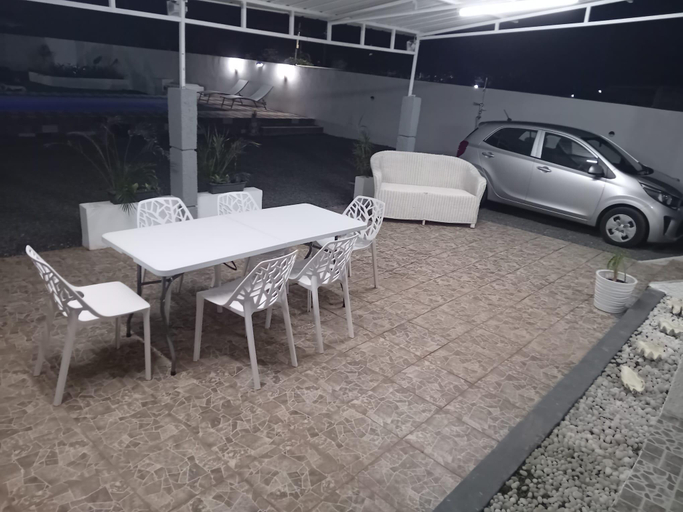 5, Villa Bella is 5 mins from the beach with amazing garden overlooking the pool, Flacq