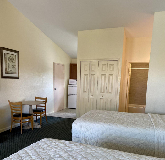 Bedroom 3, Royal Inn Hotel, Palm Beach
