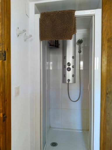 Shower, apartamentos turisticos la gitanilla, Toledo