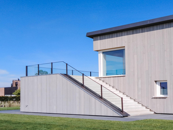 Exterior & Views