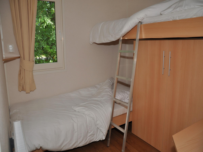 Bedroom 2, Chalet in Parc de Kievit with Private Garden, Baarle-Nassau