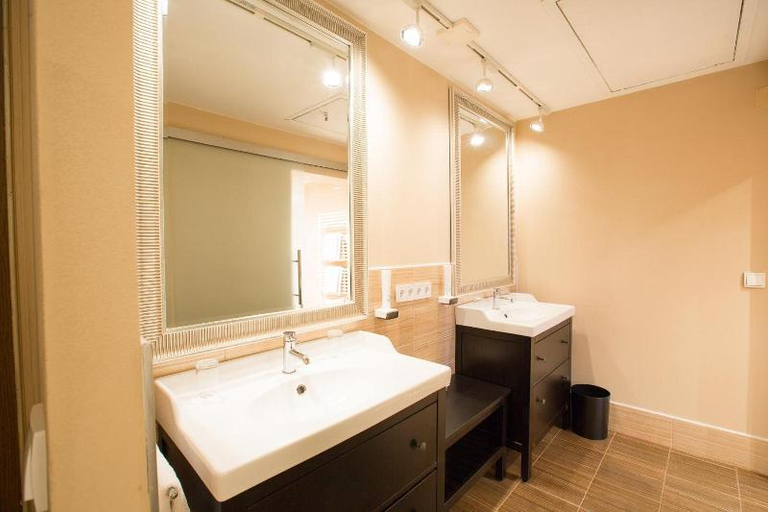 Bathroom 4, Burghotel Nurnberg, Nürnberg