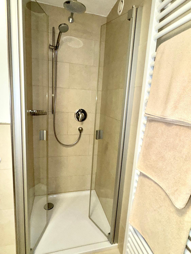 Bathroom 3, Landhof Angstl - Hochwertig Wohnen mit Geschichte, Rosenheim