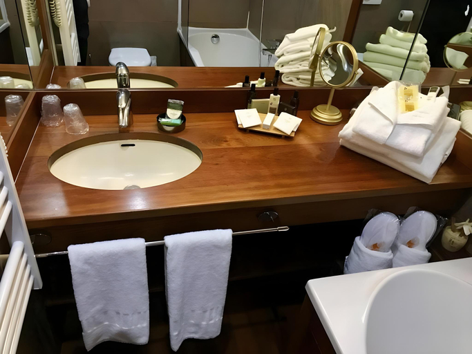 Bathroom 4, George Sand, Paris