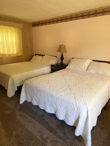 Bedroom 2, Royal Motel, Gogebic