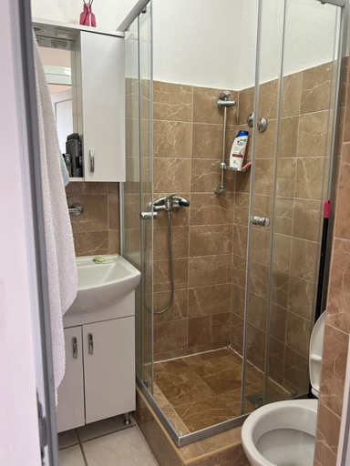 Bathroom 3, Apartmani Laki Kruce