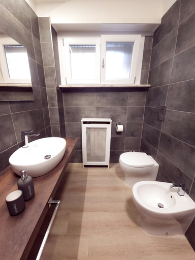 Others 4, Piol Guest House, Rome