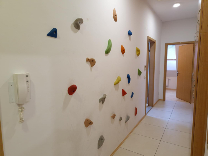 Others 5, Glinska rooms, Ljubljana