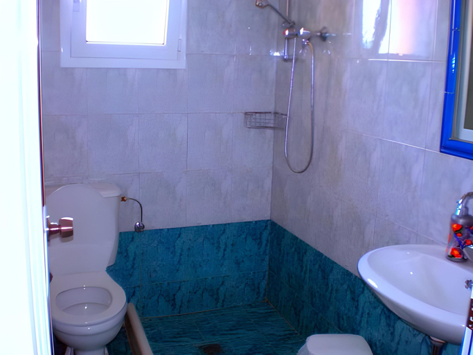 Bathroom 5, Pfaffenhofen, Central Macedonia
