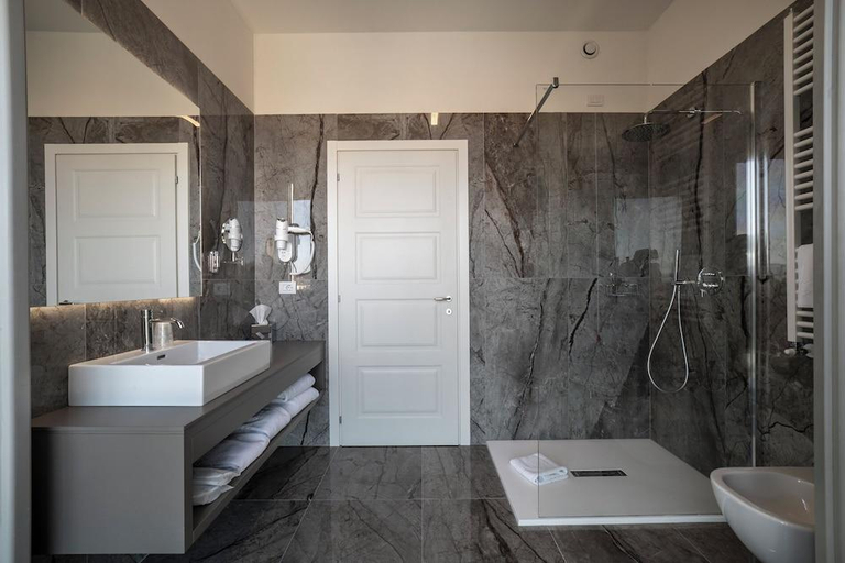 Bathroom 5, San Lorenzo Apartments, Siena