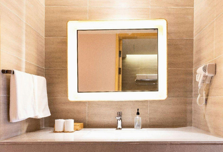 Bathroom 4, Ji Hotel Changji Huanyu Plaza, Changji Hui