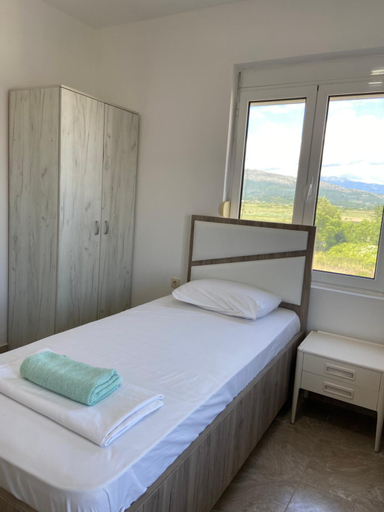 Bedroom 3, Montebello Inn apartments