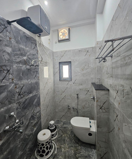 Bathroom 3, Raghupati Raghav Raja Ram Inn, Faizabad