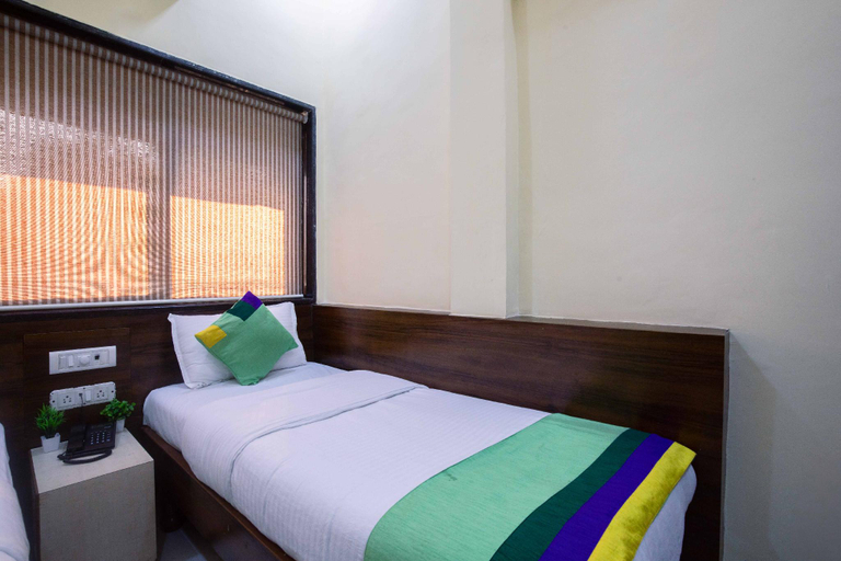 Bedroom 3, Treebo Hiramani Parel Lalbaug, Mumbai City