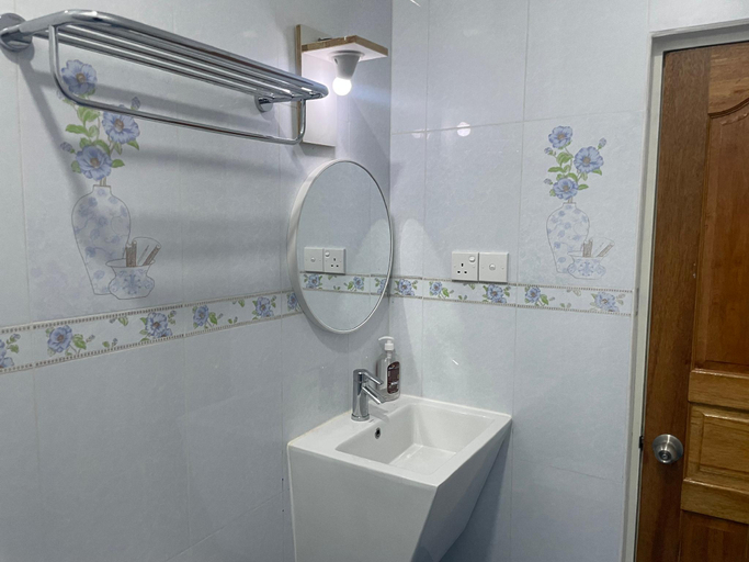 Bathroom 4, White Tern Maldives