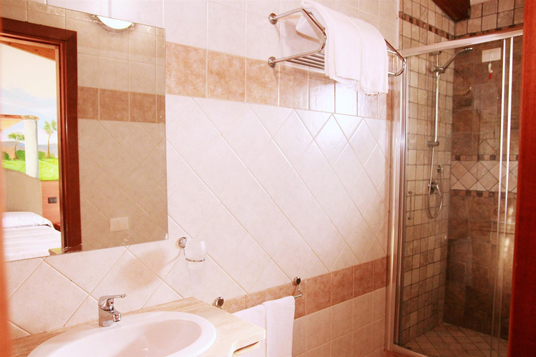 Bathroom 4, Hotel Tempio, Napoli