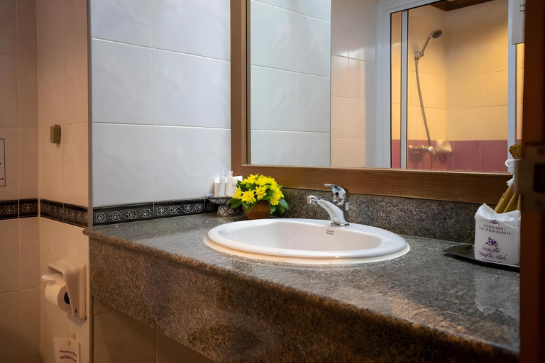 Bathroom 4, Wangtai Hotel, Muang Surat Thani