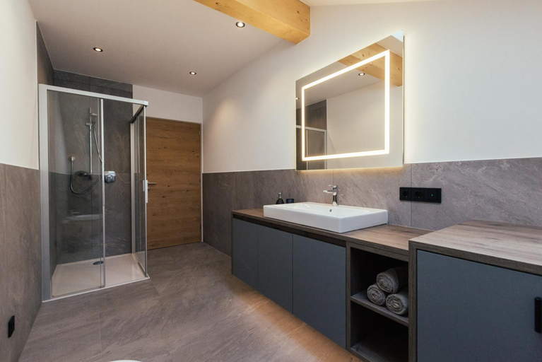 Bathroom 2, Alpenglow Apartments, Bolzano