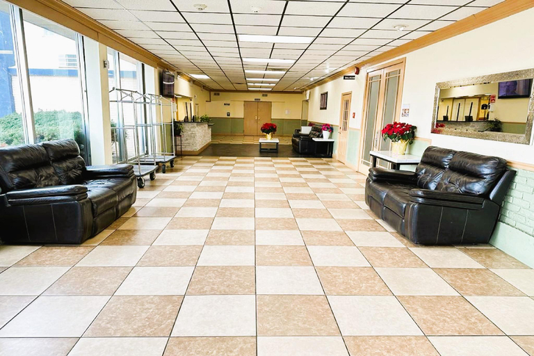Public Area 2, Buckeye Inn Express, Franklin
