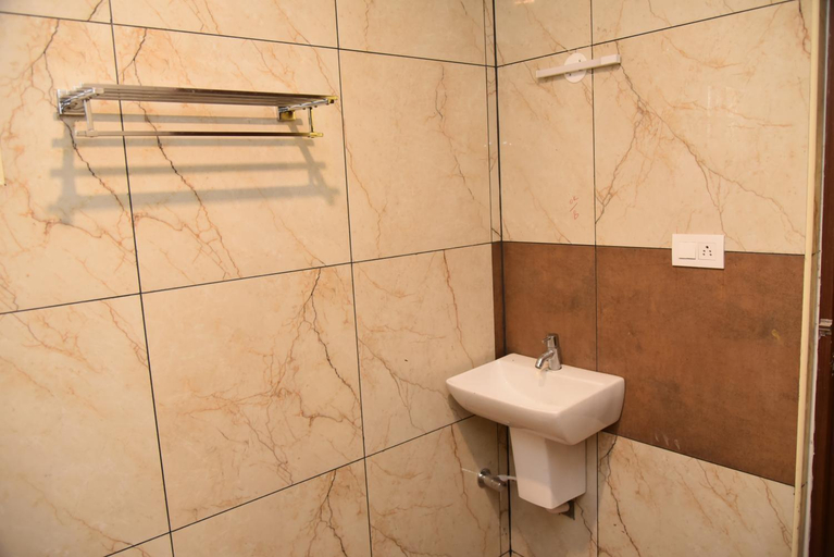 Bathroom 3, Sree Ganesh Inn, Dindigul