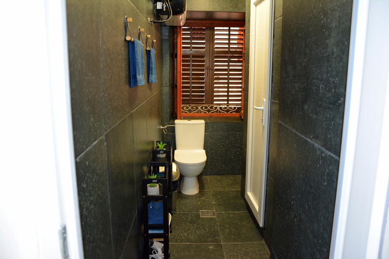 Bathroom 2, Montenegro Backpackers Home Kotor